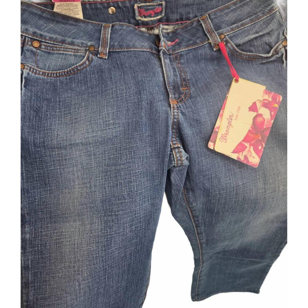 NEW WRANGLER women's low rise jean in blue - Picture 2 of 2
